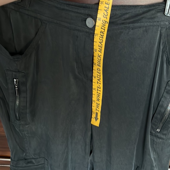 bebe silk cargo capris - Picture 10 of 10